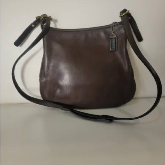 Vintage Coach Crossbody. Brown leather. Great vintage condition! - Picture 2 of 8